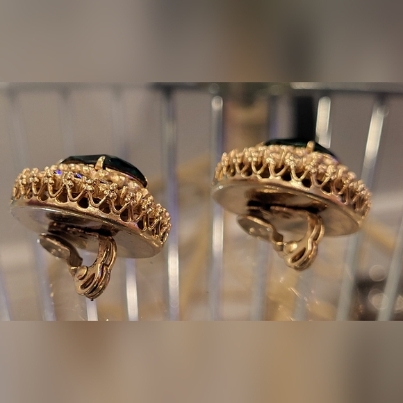 Coro Large green Rhinestone clip on earrings - Picture 6 of 11